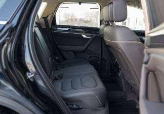 Подержанный автомобиль Volkswagen Touareg 2021 года (21 фото)