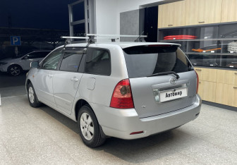 Подержанный автомобиль Toyota Corolla Wagon 2005 года (6 фото)