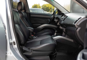 Подержанный автомобиль Mitsubishi Outlander 2008 года (19 фото)