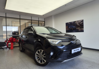 Подержанный автомобиль Toyota RAV4 2019 года (3 фото)