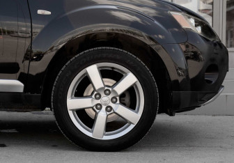 Подержанный автомобиль Mitsubishi Outlander 2008 года (9 фото)