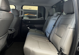 Подержанный автомобиль Toyota Tundra 2021 года (17 фото)