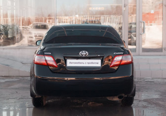 Подержанный автомобиль Toyota Camry Sedan 2010 года (6 фото)