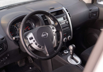 Подержанный автомобиль Nissan X-Trail 2013 года (11 фото)