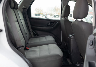 Подержанный автомобиль Ford Escape 2005 года (17 фото)