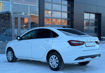 Подержанный автомобиль LADA (ВАЗ) Vesta Sedan 2023 года (3 фото)