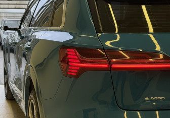 Подержанный автомобиль Audi e-tron 2020 года (9 фото)