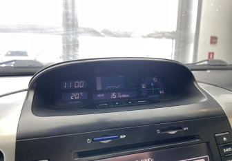 Подержанный автомобиль Toyota Land Cruiser Prado 2006 года (15 фото)