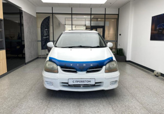 Подержанный автомобиль Nissan Tino 1999 года (3 фото)