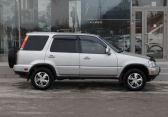 Подержанный автомобиль Honda CR-V 2001 года (4 фото)
