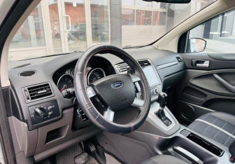 Подержанный автомобиль Ford Kuga 2010 года (11 фото)