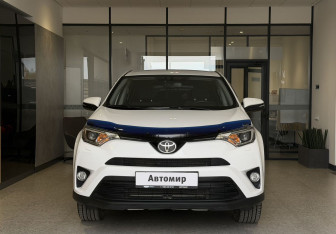 Подержанный автомобиль Toyota RAV4 2019 года (13 фото)