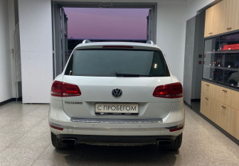 Подержанный автомобиль Volkswagen Touareg 2016 года (6 фото)