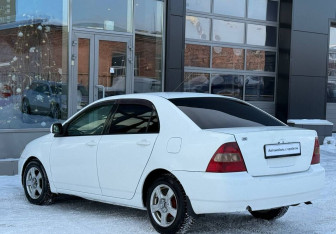Подержанный автомобиль Toyota Corolla Sedan 2002 года (7 фото)