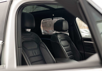 Подержанный автомобиль Volkswagen Touareg 2021 года (26 фото)