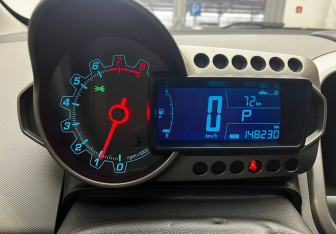 Подержанный автомобиль Chevrolet Aveo Sedan 2014 года (12 фото)