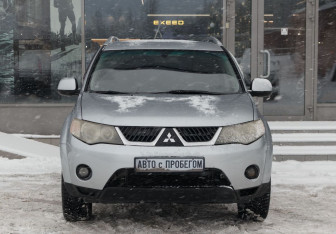 Подержанный автомобиль Mitsubishi Outlander 2007 года (2 фото)