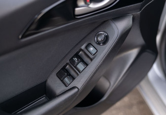 Подержанный автомобиль Mazda 3 Sedan 2014 года (17 фото)