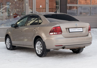 Подержанный автомобиль Volkswagen Polo Sedan 2019 года (7 фото)