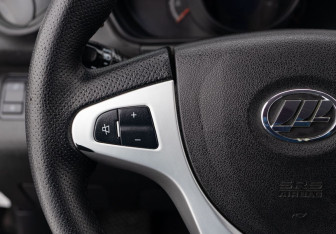 Подержанный автомобиль Lifan X60 2016 года (12 фото)