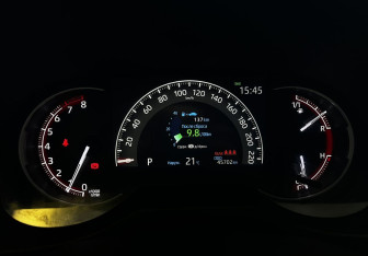 Подержанный автомобиль Toyota RAV4 2021 года (11 фото)