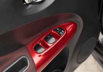 Подержанный автомобиль Nissan Juke 2011 года (16 фото)