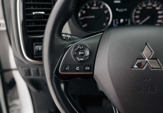 Подержанный автомобиль Mitsubishi Outlander 2019 года (12 фото)