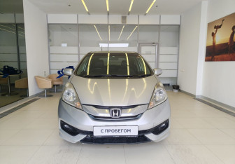Подержанный автомобиль Honda Fit Shuttle 2014 года (2 фото)