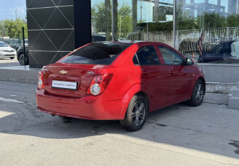 Подержанный автомобиль Chevrolet Aveo Sedan 2012 года (7 фото)