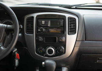 Подержанный автомобиль Ford Escape 2008 года (13 фото)