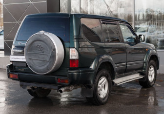 Подержанный автомобиль Toyota Land Cruiser Prado 2000 года (5 фото)