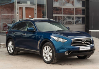 Подержанный автомобиль Infiniti FX 2012 года (3 фото)