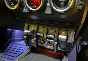 Подержанный автомобиль Suzuki Jimny 2020 года (18 фото)