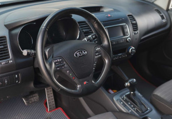 Подержанный автомобиль Kia Cerato Sedan 2013 года (11 фото)
