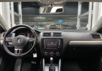 Подержанный автомобиль Volkswagen Jetta Sedan 2013 года (12 фото)