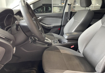 Подержанный автомобиль Ford Focus Hatchback 2013 года (8 фото)