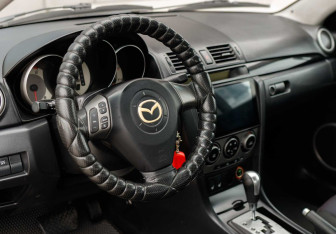 Подержанный автомобиль Mazda 3 Sedan 2006 года (11 фото)