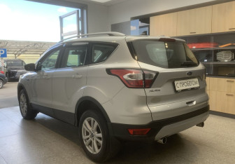 Подержанный автомобиль Ford Kuga 2018 года (6 фото)