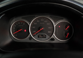 Подержанный автомобиль Honda Stepwgn 2003 года (12 фото)