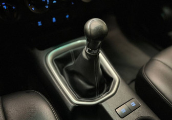 Подержанный автомобиль Toyota Hilux 2017 года (8 фото)