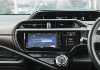 Подержанный автомобиль Toyota Aqua 2016 года (13 фото)