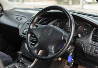 Подержанный автомобиль Honda Accord Sedan 2002 года (11 фото)
