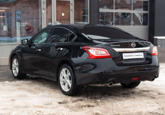 Подержанный автомобиль Nissan Teana 2014 года (7 фото)