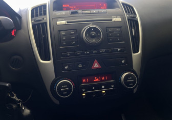 Подержанный автомобиль Kia Ceed Wagon 2011 года (15 фото)