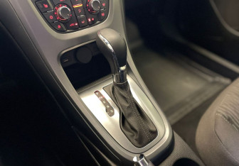 Подержанный автомобиль Opel Astra Hatchback 2014 года (17 фото)