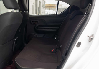 Подержанный автомобиль Toyota Aqua 2016 года (17 фото)