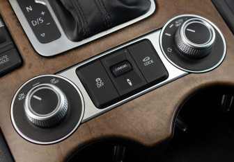 Подержанный автомобиль Volkswagen Touareg 2015 года (17 фото)