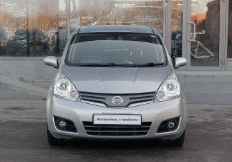 Подержанный автомобиль Nissan Note 2008 года (2 фото)