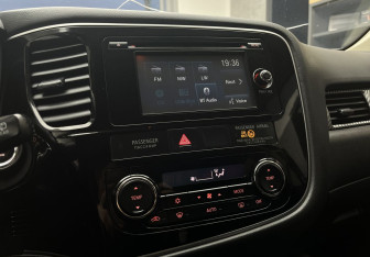 Подержанный автомобиль Mitsubishi Outlander 2015 года (12 фото)
