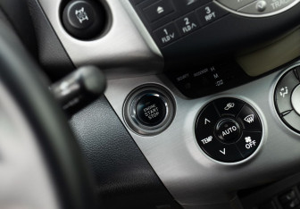 Подержанный автомобиль Toyota RAV4 2008 года (15 фото)